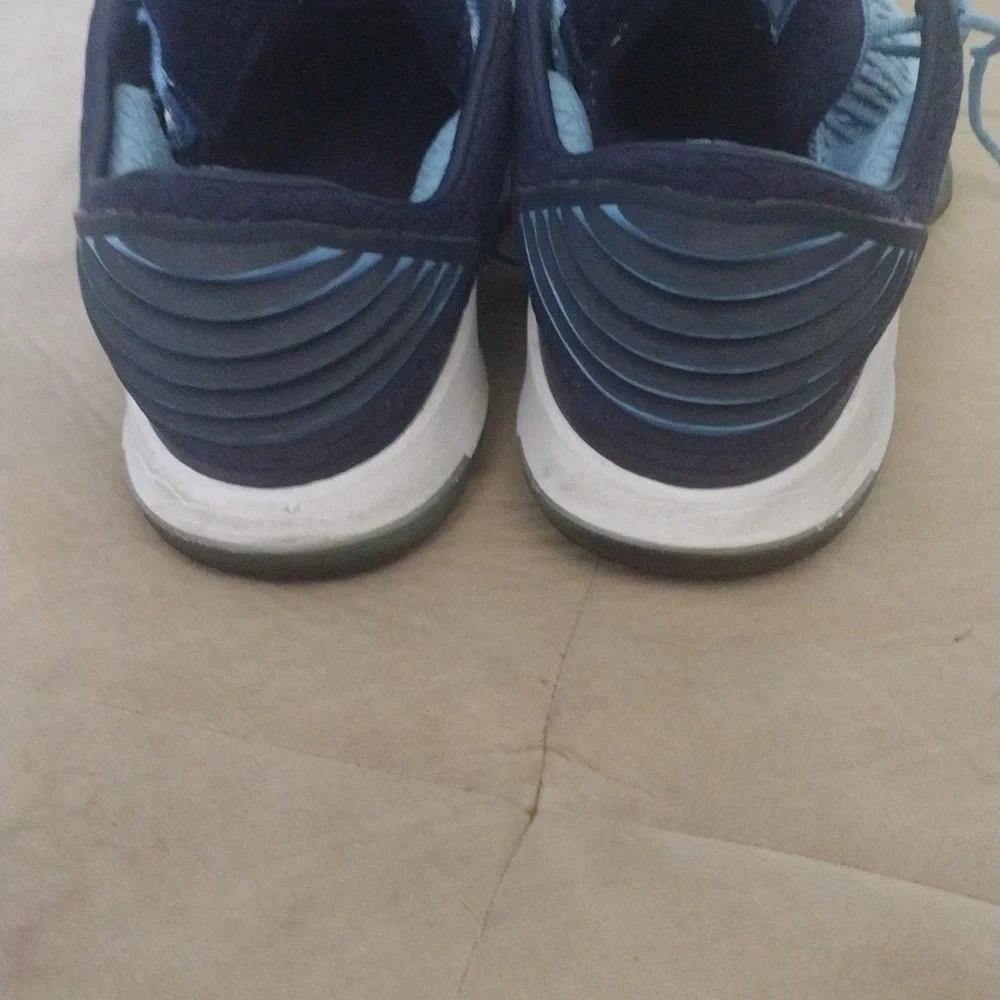 Shoe - Picture 2 of 7